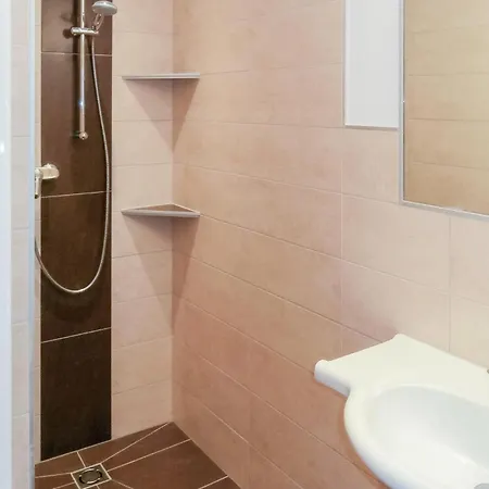 Two-bedroom In דירה וואגריין